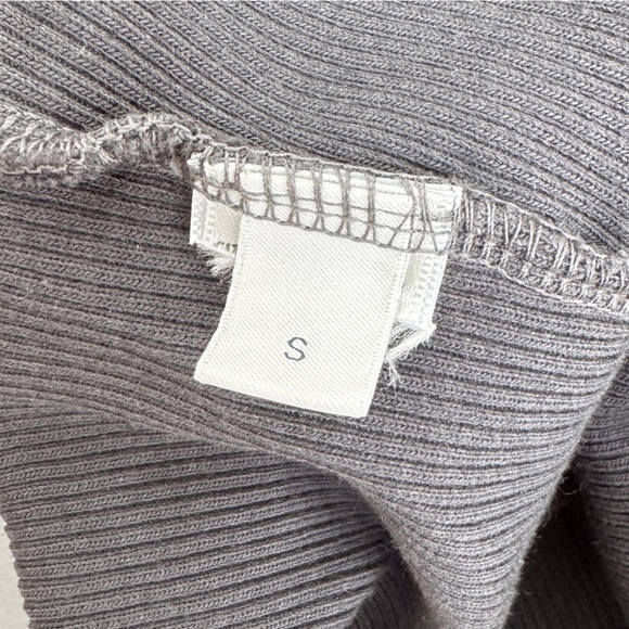 CITIZENS OF HUMANITY • Aideen V-Neck Henley Top in Charcoal - Picture 10 of 13